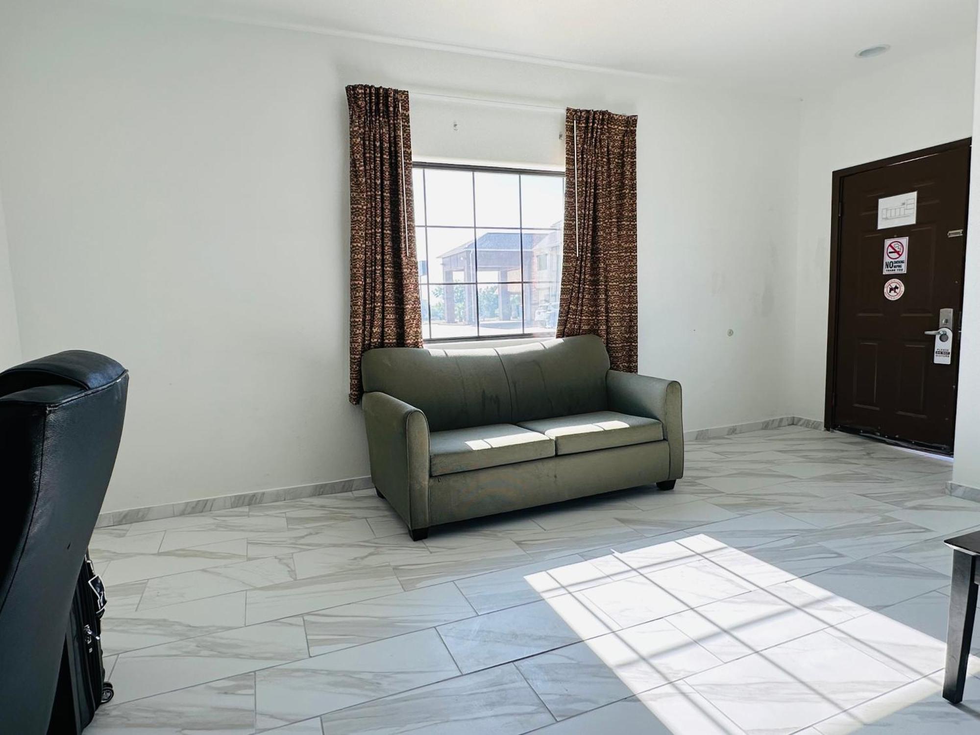 Lux Inn And Suites Three Rivers ภายนอก รูปภาพ