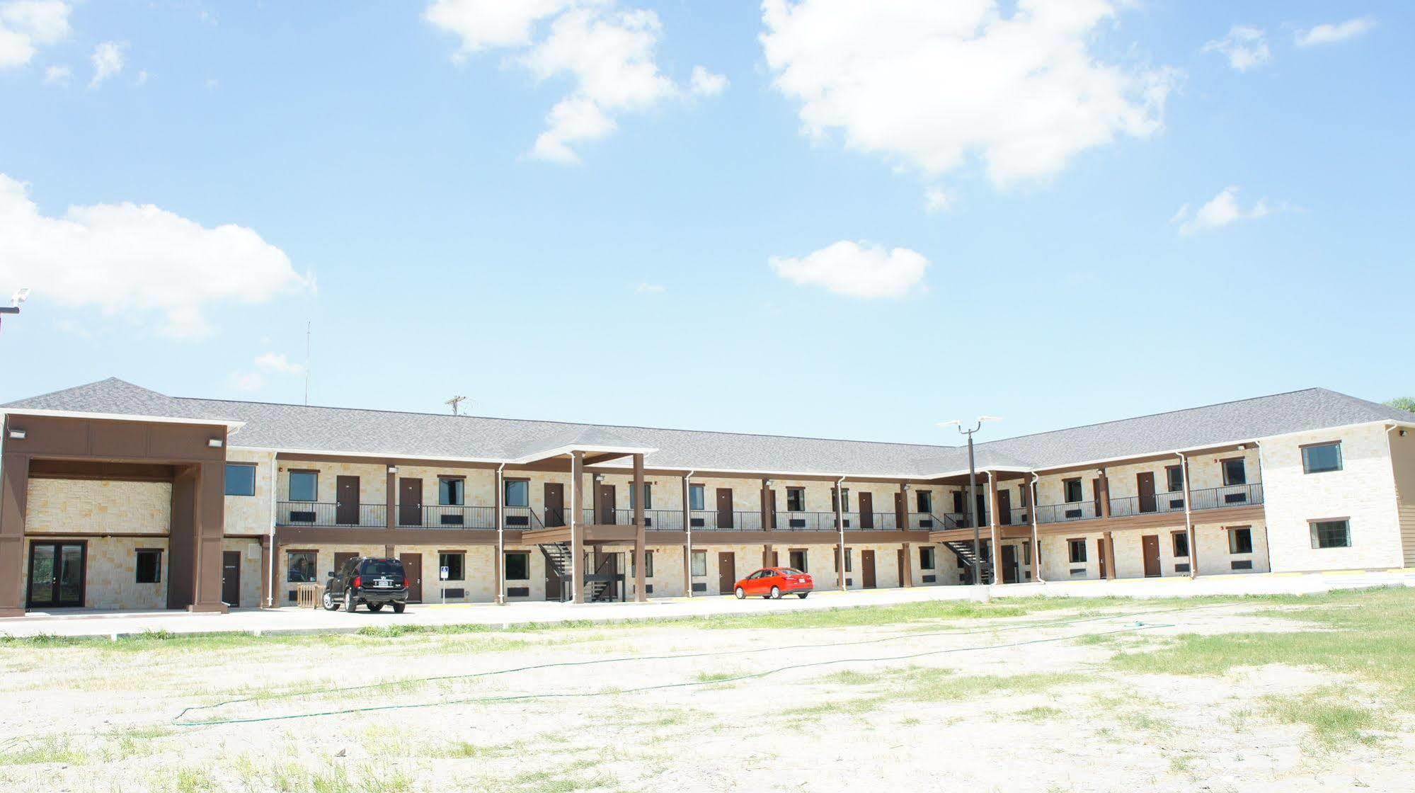 Lux Inn And Suites Three Rivers ภายนอก รูปภาพ