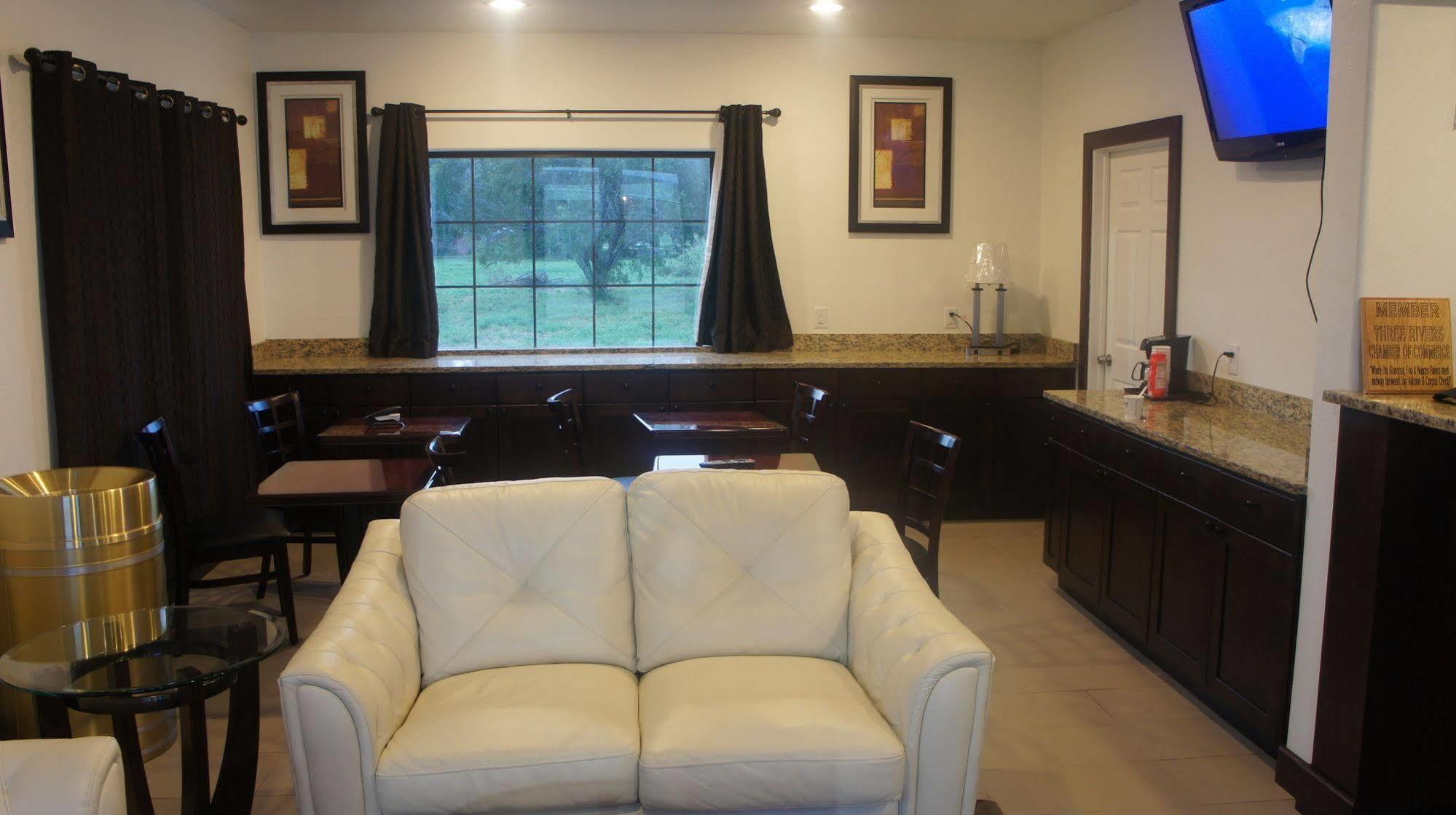 Lux Inn And Suites Three Rivers ภายนอก รูปภาพ