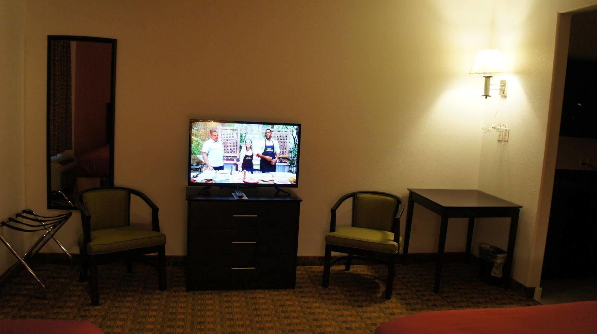 Lux Inn And Suites Three Rivers ภายนอก รูปภาพ