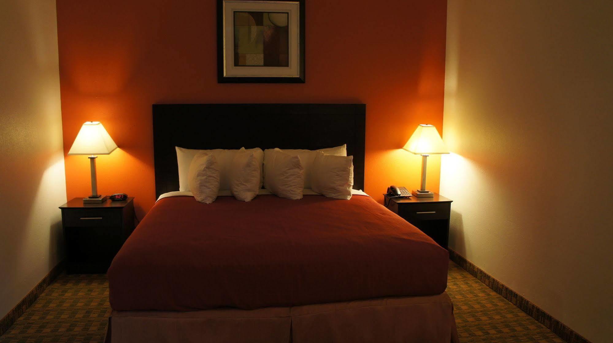 Lux Inn And Suites Three Rivers ภายนอก รูปภาพ