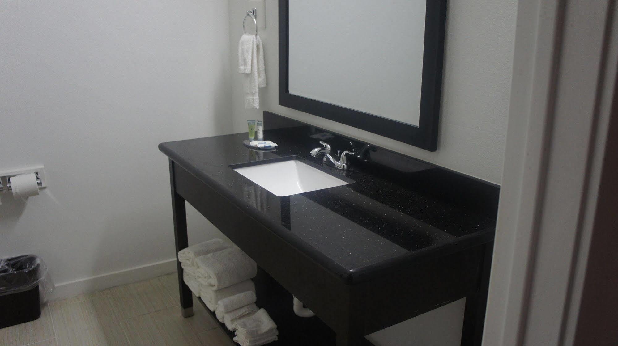 Lux Inn And Suites Three Rivers ภายนอก รูปภาพ